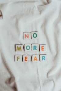 Perte d'un emploi, naissance d'un enfant... les transitions de vie peuvent être compliquées. Je vous accompagne pour les traverser sereinement.
